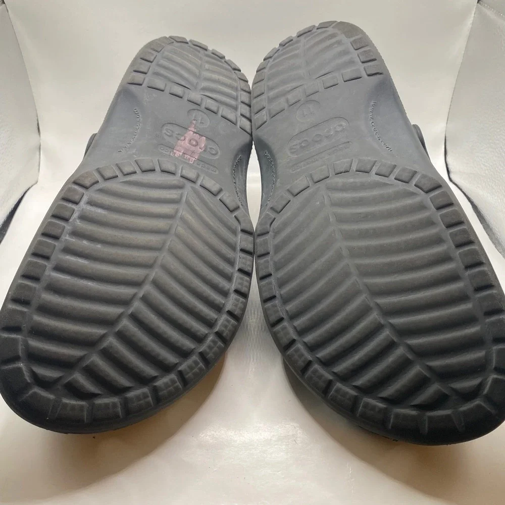 Crocs Classic Clog Mens Size 11 Black Lightweight Water Friendly Comfort Shoes